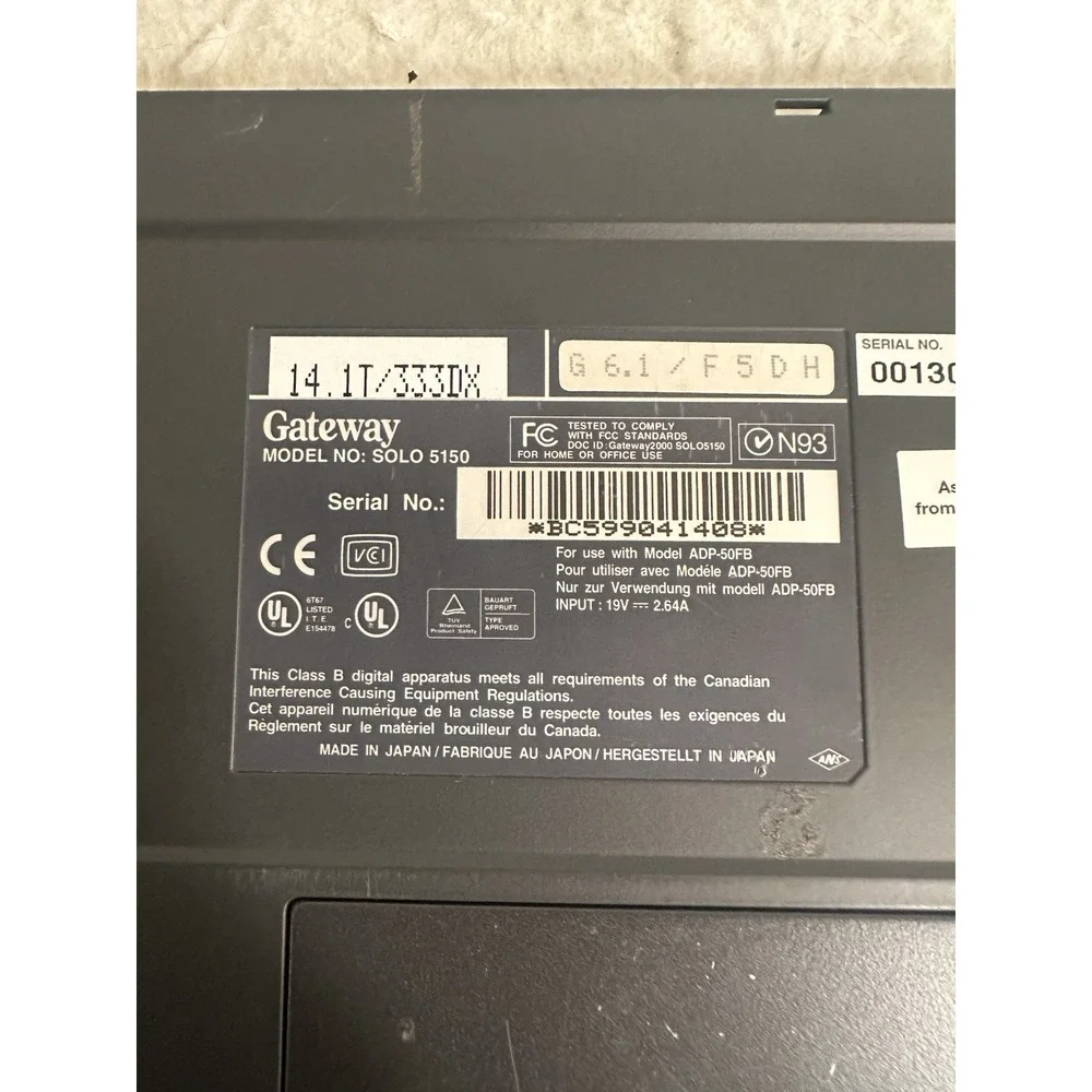 Vintage Gateway Solo 5150 Series Laptop Powers ON AS IS NEEDS NEW HARD DRIVE